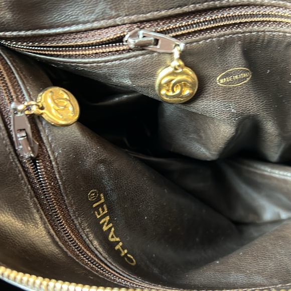 Chanel Authentic Vintage Leather Monogrammed CC leather handbag - Picture 15 of 17